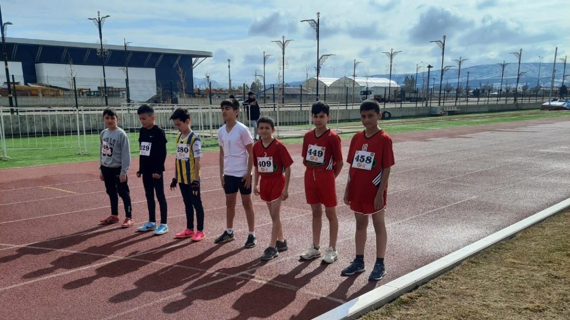 Okulumuz atletizm takımı Anadolu ligi Sivas atletizm şampiyonasında 1.000 metre erkeklerde takım olarak Sivas şampiyonu olmuştur.