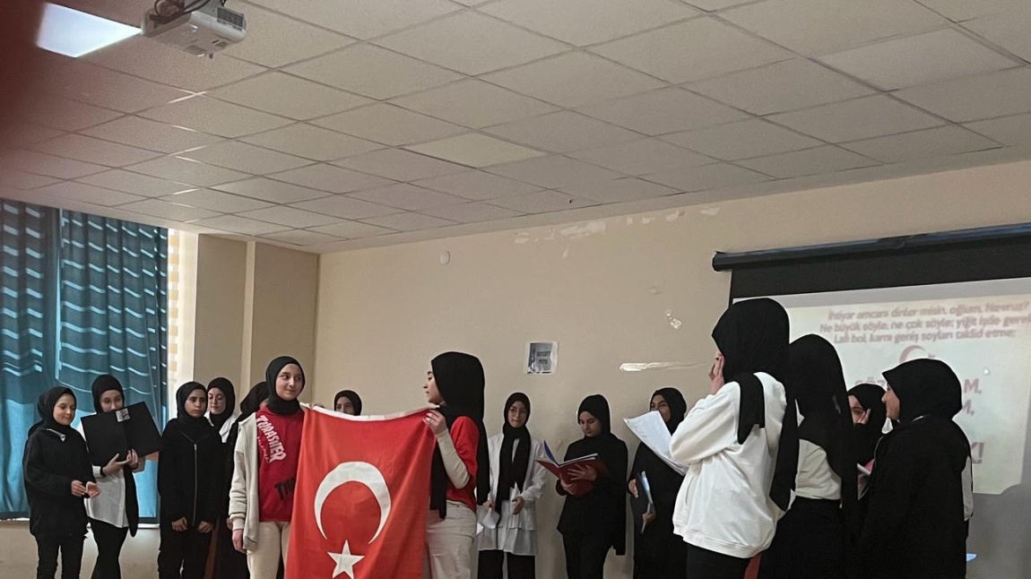 Okulumuzda 12 Mart İstiklal Marşı’nın Kabulü ve Mehmet Akif ERSOY’u Anma Günü programı yapıldı.